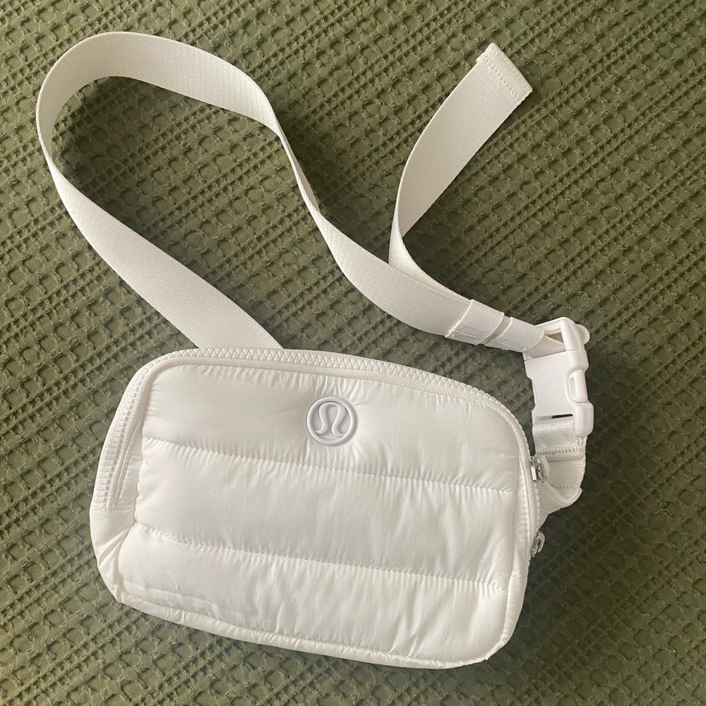 Lululemon Everywhere Belt Bag Wunder Puff 2L White